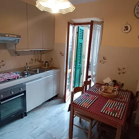 Sopra_lavia Stazione_la Spezia_cinque Terre * La Spezia